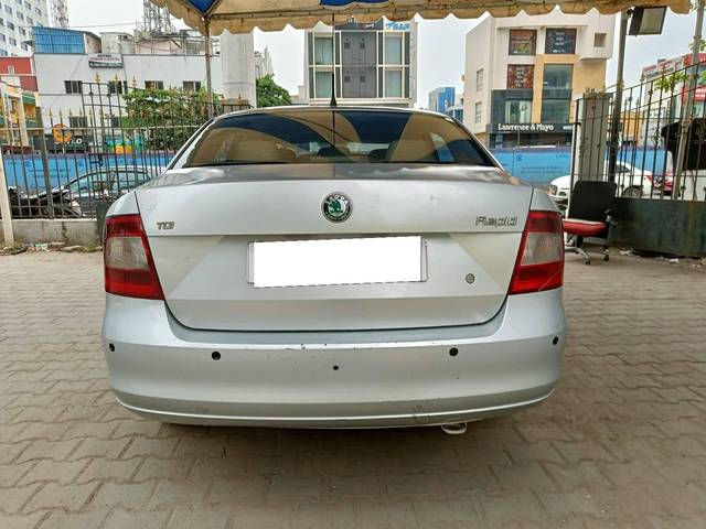 https://images10.gaadi.com/usedcar_image/4103214/original/processed_f541e56c63a38442984b64eae34df953.jpeg?imwidth=6402