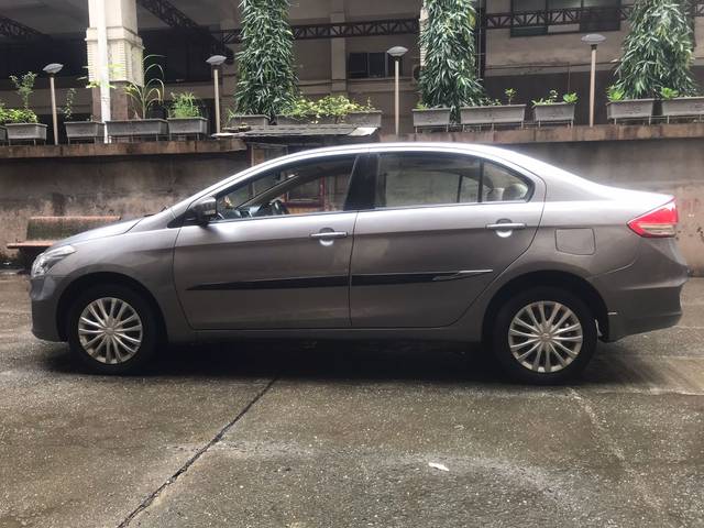 https://images10.gaadi.com/usedcar_image/4103404/original/30d612a5d1c18e48747807e4810a7119.jpg?imwidth=6402