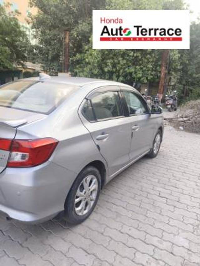 https://images10.gaadi.com/usedcar_image/4103412/original/3291840922d9e9a7d9d93966b6717ff0.jpeg?imwidth=6400