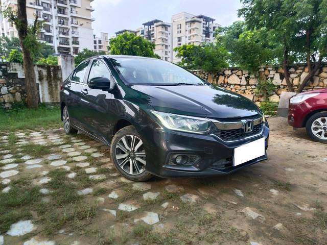 https://images10.gaadi.com/usedcar_image/4103421/original/processed_a768c09282d07aed951d9393e0a51209.jpg?imwidth=6400