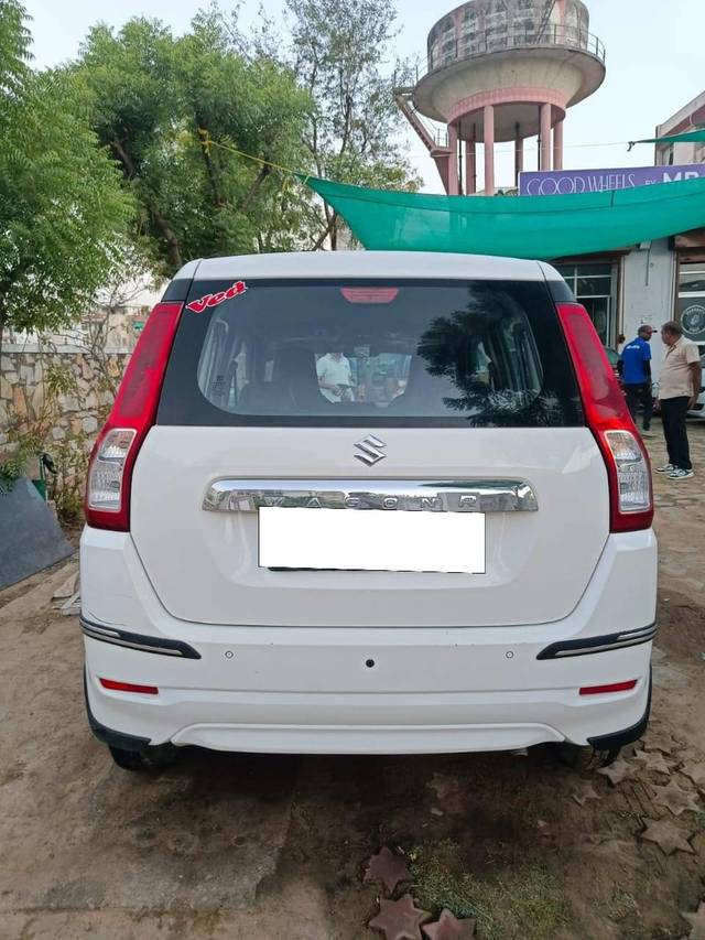 https://images10.gaadi.com/usedcar_image/4103448/original/processed_448e4e09ccfbd2ce55440d4ec03c409d.jpg?imwidth=6402