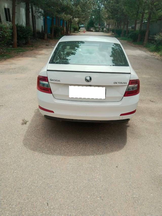 https://images10.gaadi.com/usedcar_image/4103482/original/processed_050cde7cacc1019041a71530adfda3d6.jpg?imwidth=6402