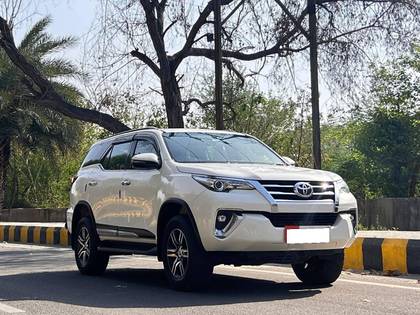 Toyota Fortuner 2.8 2WD MT