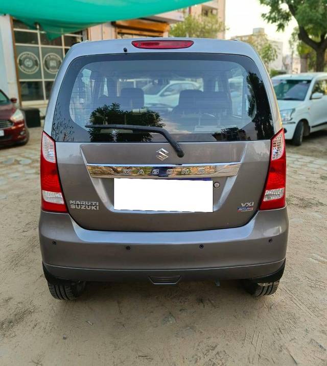 https://images10.gaadi.com/usedcar_image/4103495/original/processed_9dfe5359958813f9c6991fba6f6b697e.jpg?imwidth=6402