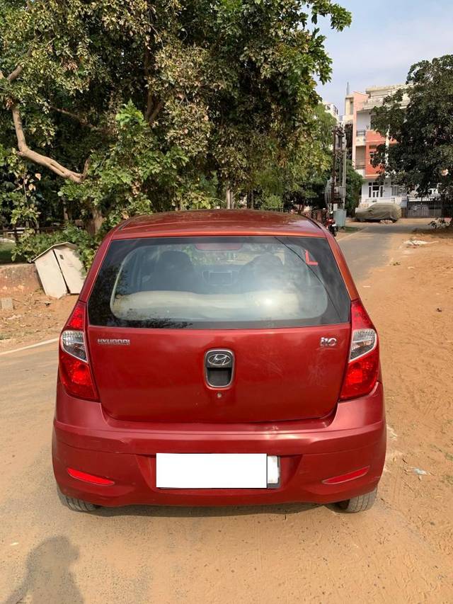 https://images10.gaadi.com/usedcar_image/4103519/original/processed_783dda91ffd1a8ca026a2b12aab1aa82.jpg?imwidth=6402