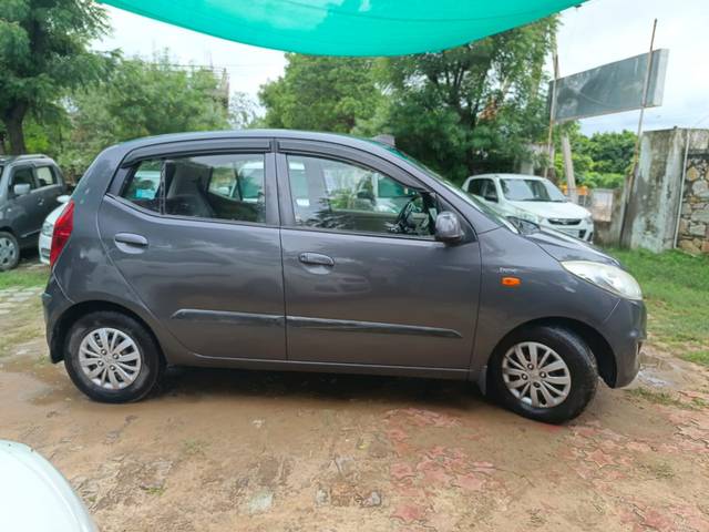 https://images10.gaadi.com/usedcar_image/4103531/original/2a5efb5e64bc249845da08dc103f1101.jpg?imwidth=6401