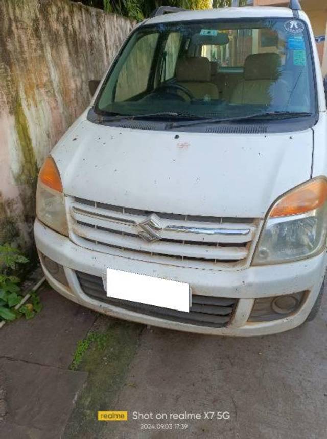 https://images10.gaadi.com/usedcar_image/4103541/original/processed_82d6e0aa-0c7f-4487-b77d-b081600f897b.jpg?imwidth=6400