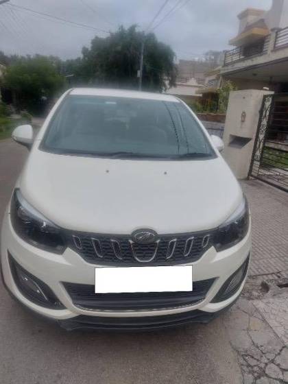 Mahindra Marazzo M8