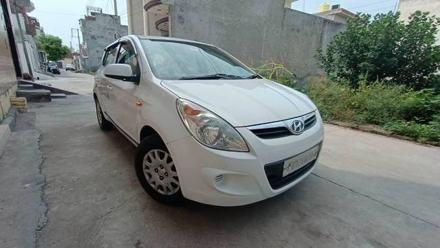 https://images10.gaadi.com/usedcar_image/4103622/original/processed_a699463f-5ed7-4d34-8aa0-d5276f42f5d8.jpg?imwidth=6400