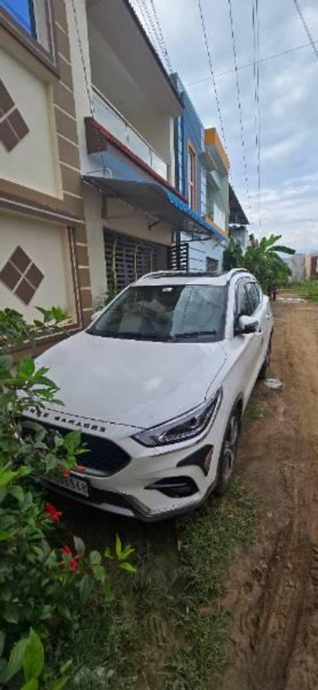 https://images10.gaadi.com/usedcar_image/4103670/original/processed_8e396385-fc00-4572-8d6f-59db2a024275.jpg?imwidth=6400