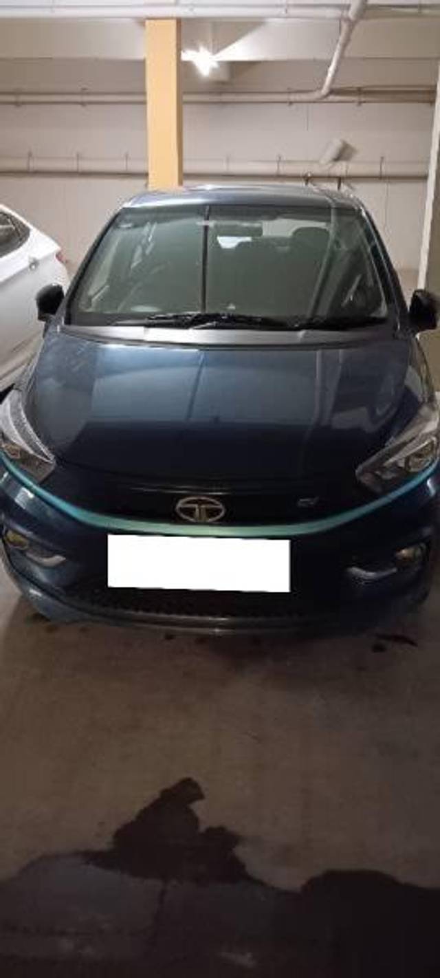 https://images10.gaadi.com/usedcar_image/4103760/original/processed_2058c6cf-be30-4045-8909-8922700074ee.jpg?imwidth=6402