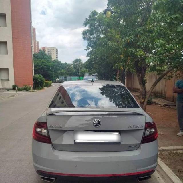 https://images10.gaadi.com/usedcar_image/4103763/original/processed_824a663e-d938-4dca-8834-5e1caca7021e.jpg?imwidth=6401