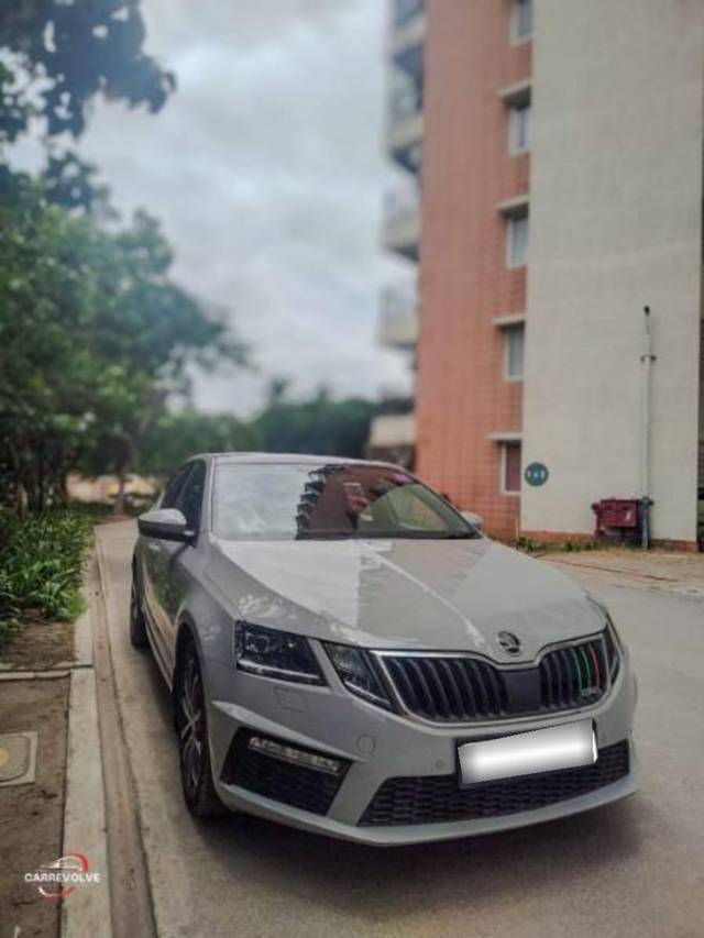 https://images10.gaadi.com/usedcar_image/4103763/original/processed_ac74b529-6110-42bd-8a15-e66ab13dd0ed.jpg?imwidth=6400