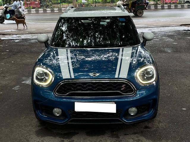 https://images10.gaadi.com/usedcar_image/4103945/original/processed_19f01e90fc09a09b8099fe247a366070.jpg?imwidth=6400