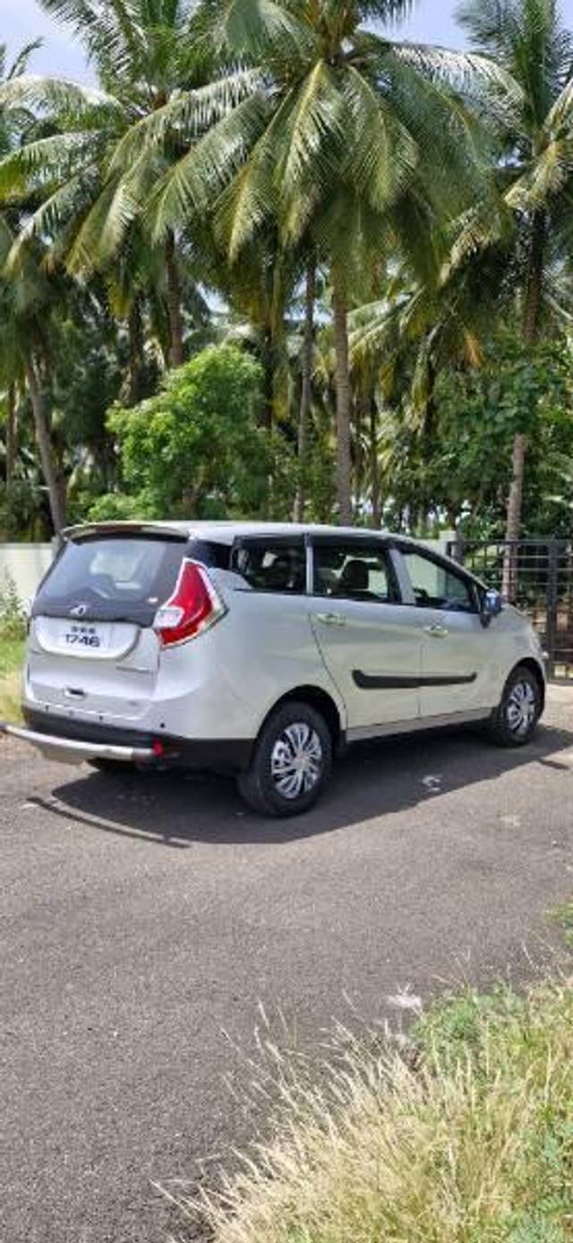 https://images10.gaadi.com/usedcar_image/4104288/original/processed_deac6192-b12a-4296-9145-42221756b2f8.jpg?imwidth=6402