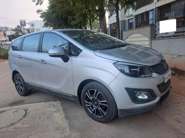 https://images10.gaadi.com/usedcar_image/4104325/original/processed_5585f078a589b8c22087bc442226ac7c.jpg?imwidth=6400