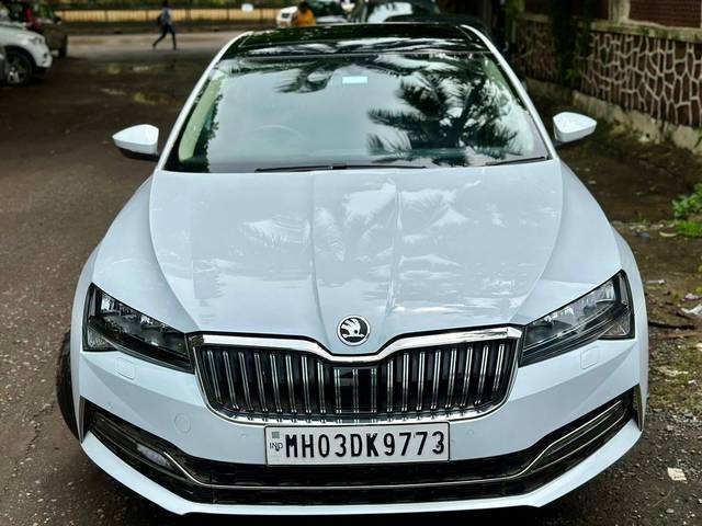 https://images10.gaadi.com/usedcar_image/4104495/original/processed_b95adf8cb6394348647de7b2bb35b39c.jpg?imwidth=6400