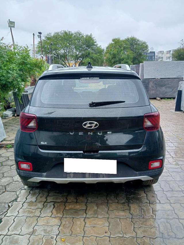 https://images10.gaadi.com/usedcar_image/4104667/original/processed_5715dc802bac1e921e33ca1463d7a8e6.jpg?imwidth=6401