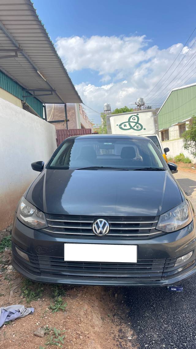 https://images10.gaadi.com/usedcar_image/4104680/original/processed_d2155e5b-16cf-4476-b320-ea341af16b65.jpg?imwidth=6400