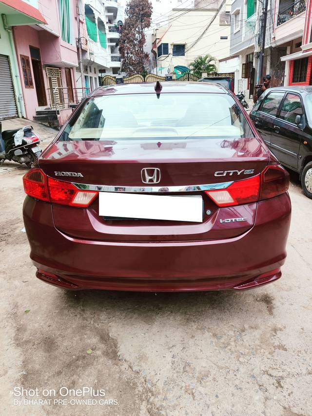 https://images10.gaadi.com/usedcar_image/4104743/original/processed_b15ea5e4b462bd2c6d16d6a0e2921b3a.jpg?imwidth=6402