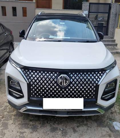 MG Hector Plus Super Hybrid MT 7 STR