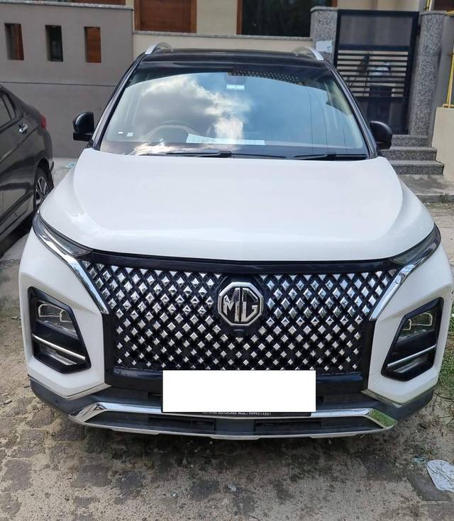 https://images10.gaadi.com/usedcar_image/4104772/original/processed_bd2ec3892b448af93fb3384fa35fb6f0.jpg?imwidth=6400