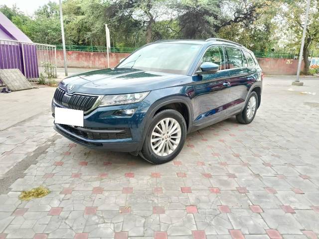 https://images10.gaadi.com/usedcar_image/4104787/original/processed_48c8431063c71c37ffc68dbc522e3ade.jpg?imwidth=6402