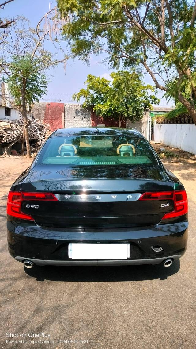 https://images10.gaadi.com/usedcar_image/4104943/original/processed_30372e32ce272746dc7460cd191158e7.jpg?imwidth=6401