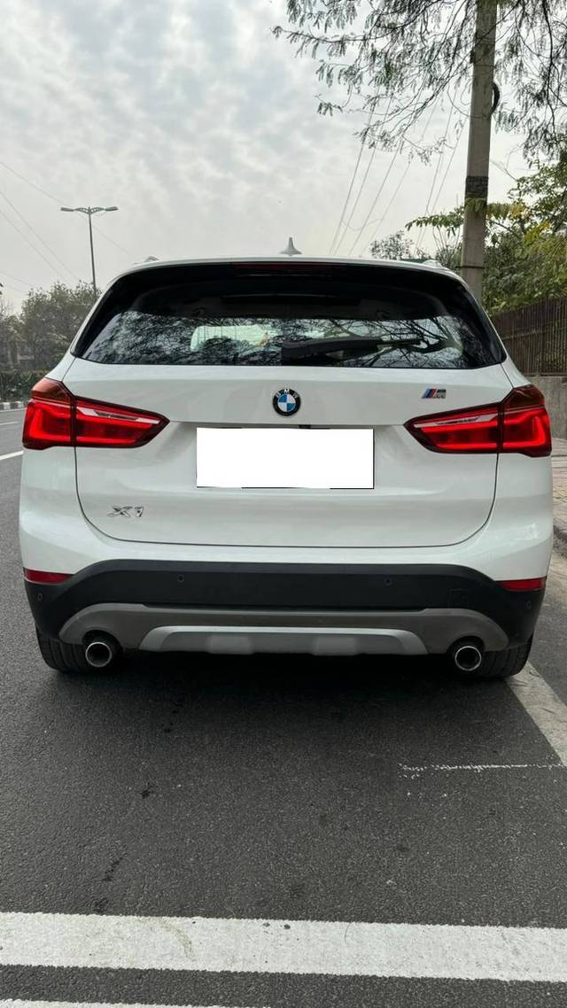 https://images10.gaadi.com/usedcar_image/4105046/original/processed_53a226cfb8ea13e62da81663ffcaa24b.jpg?imwidth=6402