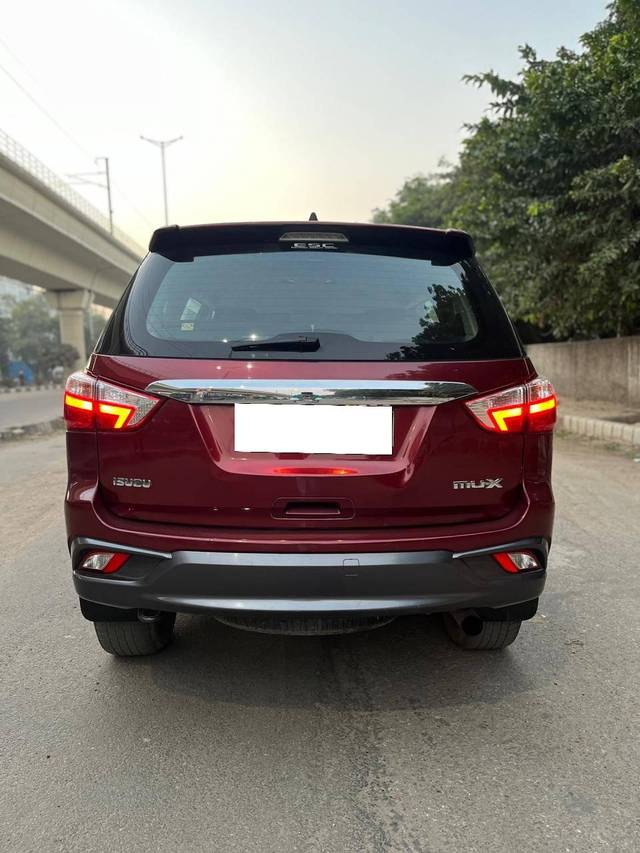 https://images10.gaadi.com/usedcar_image/4105073/original/processed_f4289b8d7408eff3ffcb96e30b356350.jpg?imwidth=6402