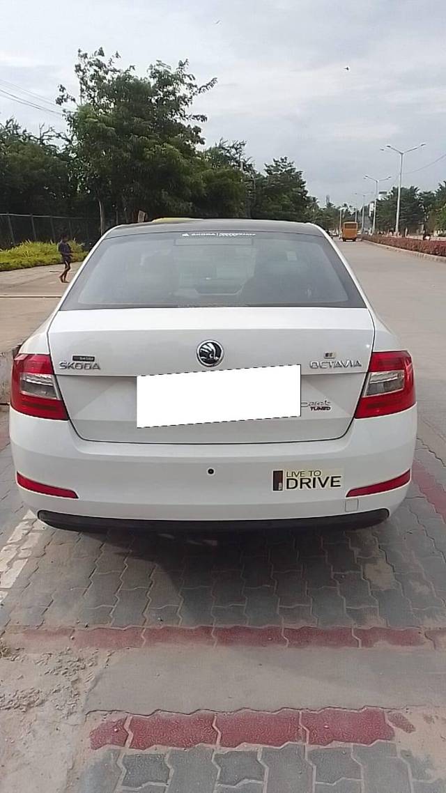 https://images10.gaadi.com/usedcar_image/4105265/original/processed_8de0e6f21ba28ced439ecb18cfb032db.jpg?imwidth=6402