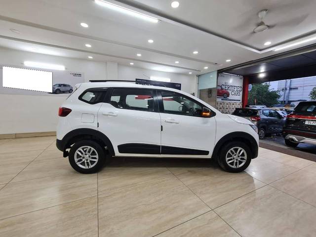 https://images10.gaadi.com/usedcar_image/4105298/original/processed_97ef170d8e07382f62dbd3a21acda264.jpg?imwidth=6401