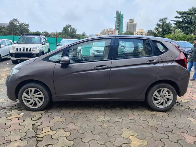 https://images10.gaadi.com/usedcar_image/4105299/original/processed_ab42f2b96572b8d6c44a876a00803fc1.jpeg?imwidth=6402