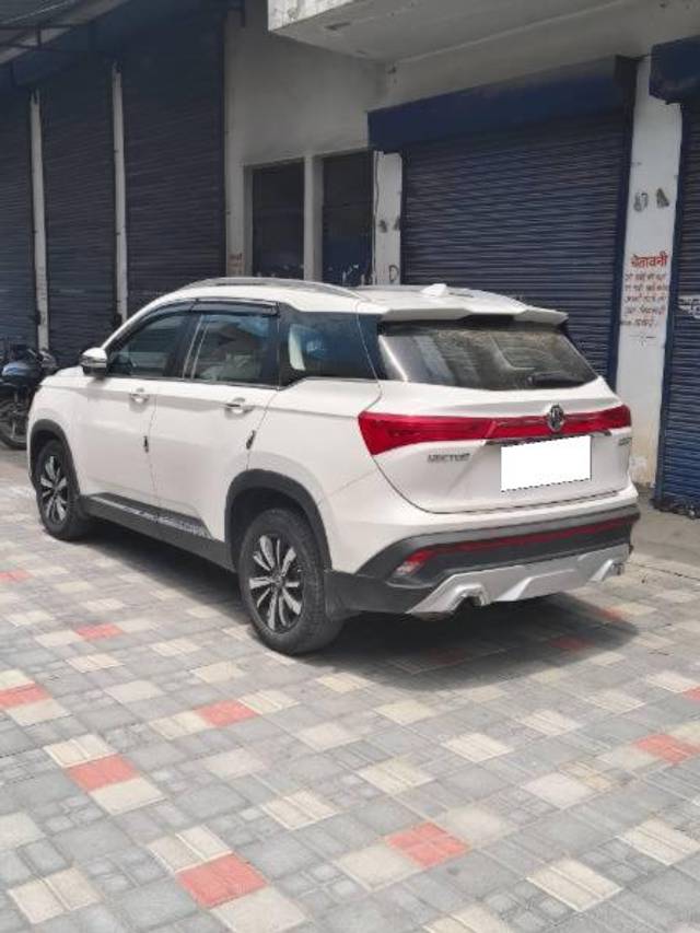 https://images10.gaadi.com/usedcar_image/4105412/original/processed_cc2faab5-649b-4de2-8af5-8bd7e95ea89e.jpg?imwidth=6402