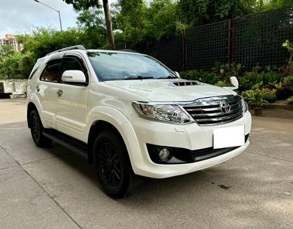 Toyota Fortuner 4x2 AT