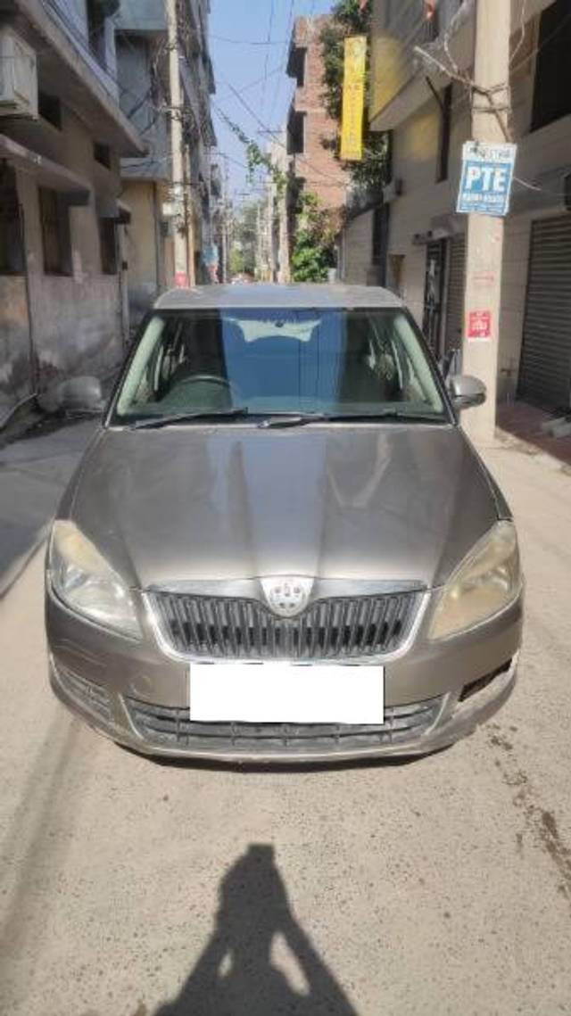 https://images10.gaadi.com/usedcar_image/4105491/original/processed_6a348501-c665-45f0-93c5-dc082849c57d.jpg?imwidth=6400