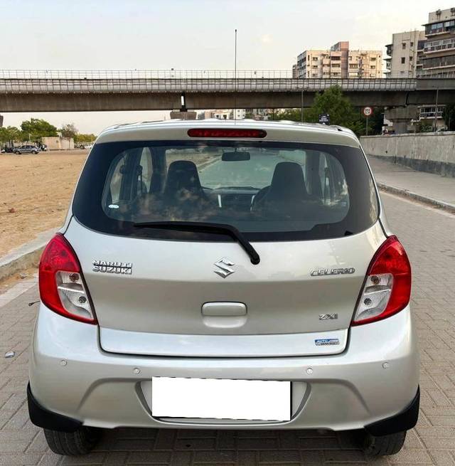 https://images10.gaadi.com/usedcar_image/4105502/original/processed_f2975b8121c85d154e42004cfe7fc699.jpg?imwidth=6402