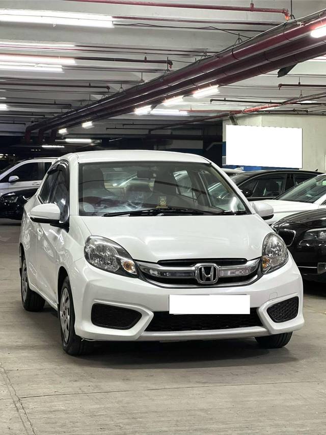 https://images10.gaadi.com/usedcar_image/4105705/original/processed_c2a5ba15951341ba7e32b02145a8e83d.jpg?imwidth=6400