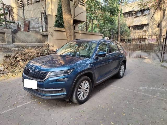 https://images10.gaadi.com/usedcar_image/4105718/original/processed_eb7d932c-8562-4f00-8555-3fe5557631ae.jpeg?imwidth=6400