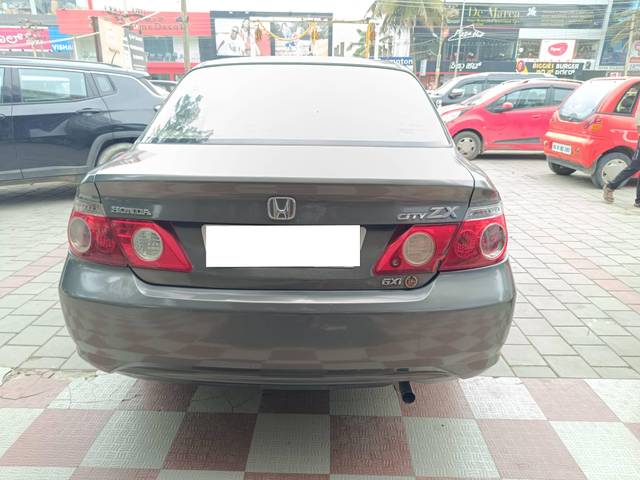 https://images10.gaadi.com/usedcar_image/4105767/original/processed_f44e65baf1f6db7a7d6a7ef2b22af24e.jpg?imwidth=6401