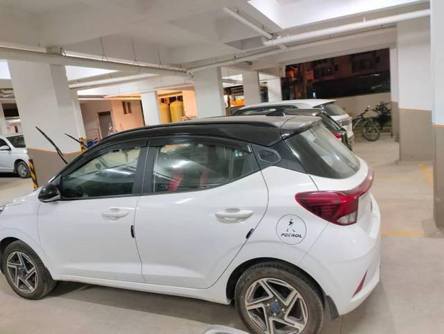 https://images10.gaadi.com/usedcar_image/4105896/original/processed_57959219-8104-4552-b190-40340c2596de.jpg?imwidth=6401