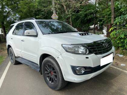 Toyota Fortuner 4x4 MT