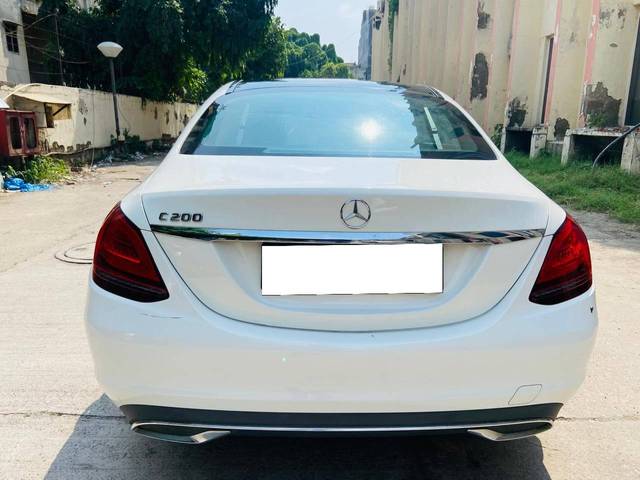 https://images10.gaadi.com/usedcar_image/4105992/original/processed_9f209c4ab79eb4c729ed851d7e20089e.jpg?imwidth=6402