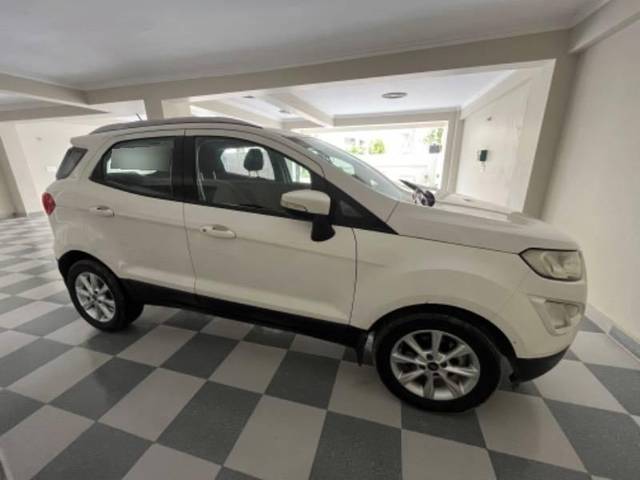 https://images10.gaadi.com/usedcar_image/4106068/original/processed_75462f48-0263-4182-a1bf-1e5a51823288.jpg?imwidth=6400