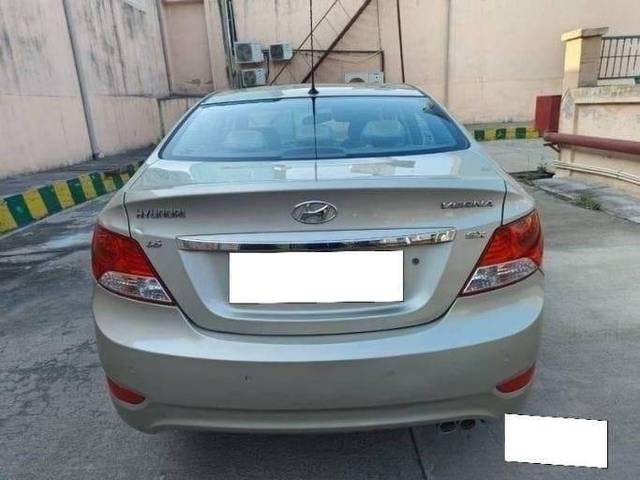 https://images10.gaadi.com/usedcar_image/4106125/original/processed_a106552bb86183ae0b3e4ec06d40bb5a.jpg?imwidth=6401