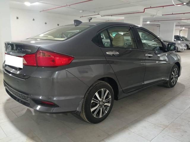 https://images10.gaadi.com/usedcar_image/4106195/original/processed_060f78d3edd403811020c8ae3606301f.jpg?imwidth=6401