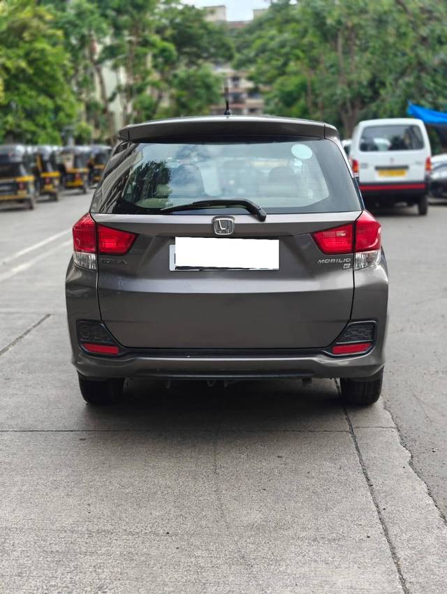 https://images10.gaadi.com/usedcar_image/4106245/original/processed_53ba27b7676d29e50fb20fb11ec02f6a.jpg?imwidth=6402