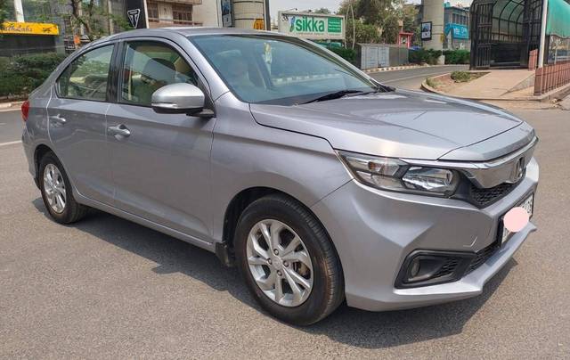 https://images10.gaadi.com/usedcar_image/4106441/original/processed_339a93b29f3bf847c333f058c7094614.jpg?imwidth=6400