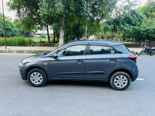 https://images10.gaadi.com/usedcar_image/4106465/original/66b1107251064a19f321a3eee6b739b2.jpg?imwidth=6402