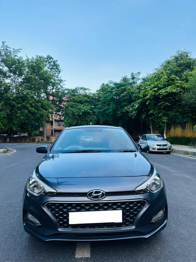 https://images10.gaadi.com/usedcar_image/4106465/original/processed_29119192a0860127c47abd3299879168.jpg?imwidth=6400